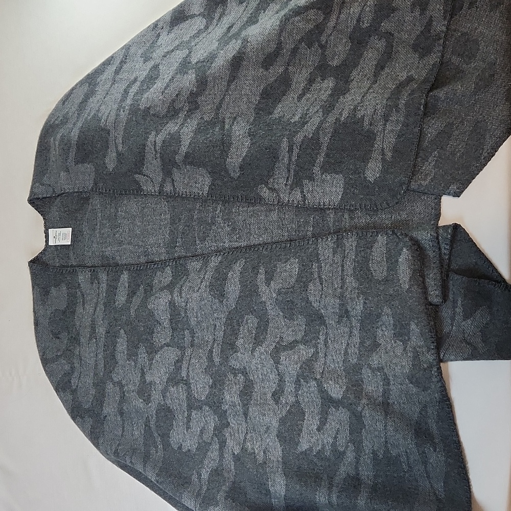 Woolrich NWOT Camo Poncho Wrap Blanket.  Size OS - Picture 5 of 7